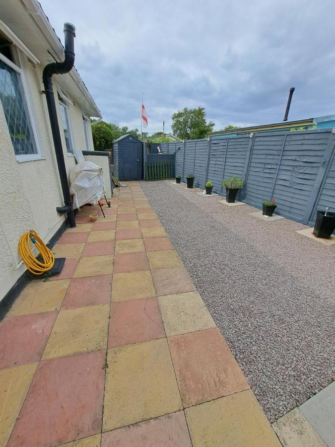 Beach & Tonic Beachside Chalet Humberston Екстер'єр фото